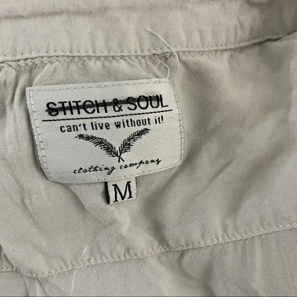 Stitch &‎ Soul M gray BOHO feather tassels short sleeve top - Picture 6 of 6